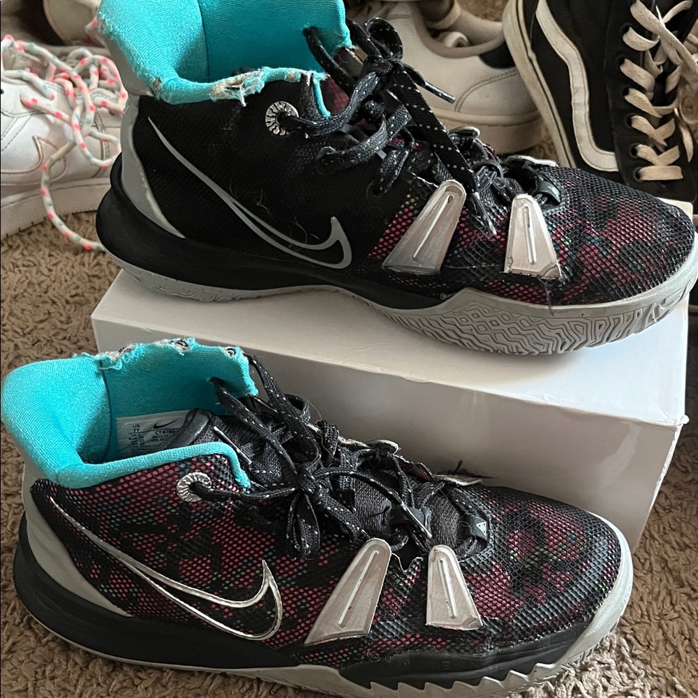 Nike Kids Black and Teal Sneakers
